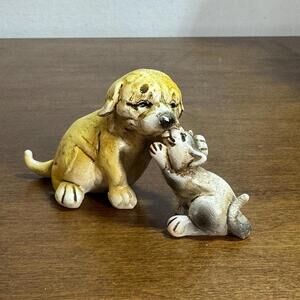 Top Collection Dog and Cat Figurine Kissing Friends Mini 2" Tall